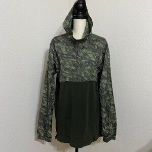 Men's camouflage Under Armour windbreaker size large.